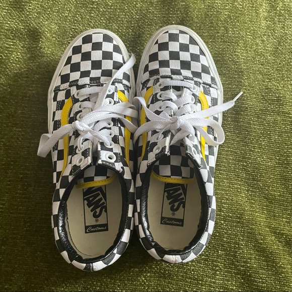 Custom Vans - Picture 5 of 7